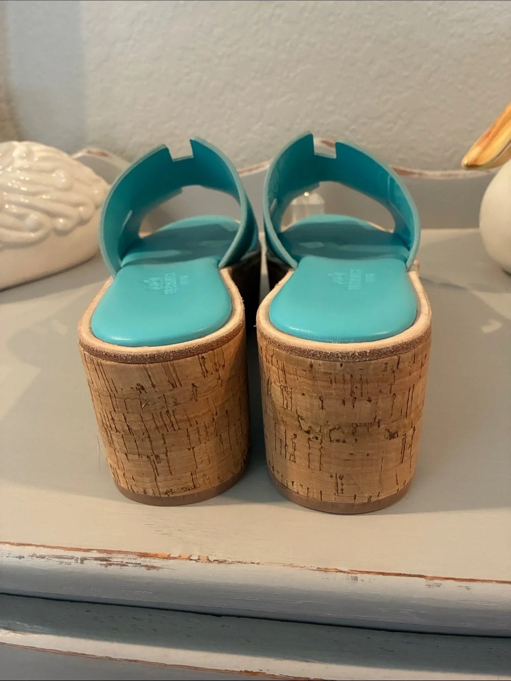 N/A vibrant turquoise